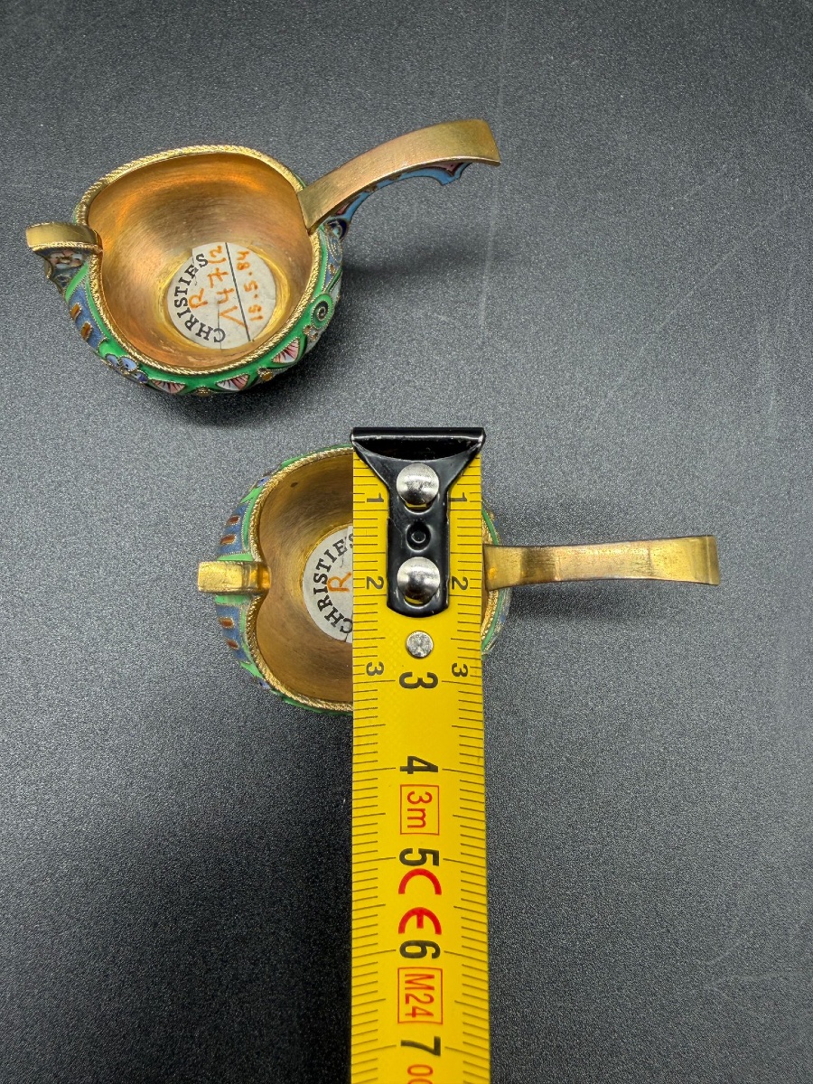 COPPIA DI KOVSH RUSSI IN SMALTO A CLOISONNÉ E DORATO, 11 Artel, provenienza Christie's-photo-4