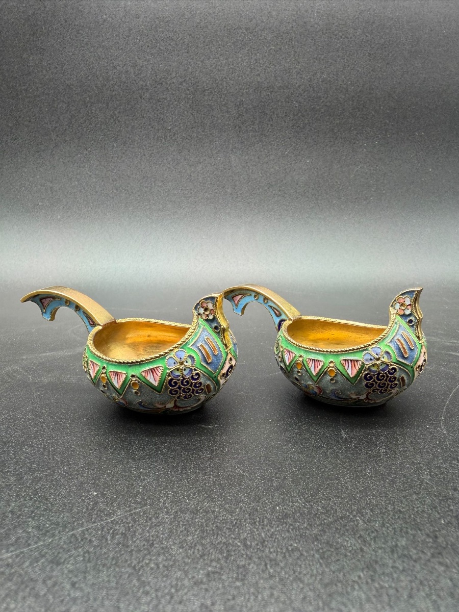 COPPIA DI KOVSH RUSSI IN SMALTO A CLOISONNÉ E DORATO, 11 Artel, provenienza Christie's-photo-6