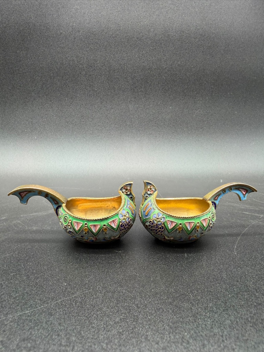 COPPIA DI KOVSH RUSSI IN SMALTO A CLOISONNÉ E DORATO, 11 Artel, provenienza Christie's-photo-8