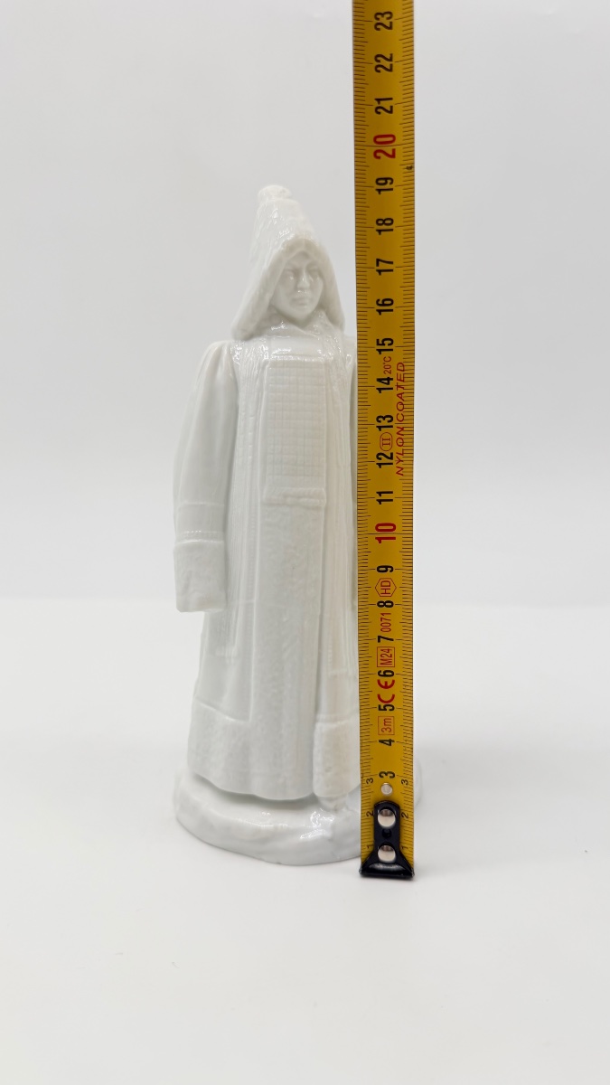 Figurina in porcellana russa raffigurante una donna Yakutia , Pavel Kamensky-photo-1