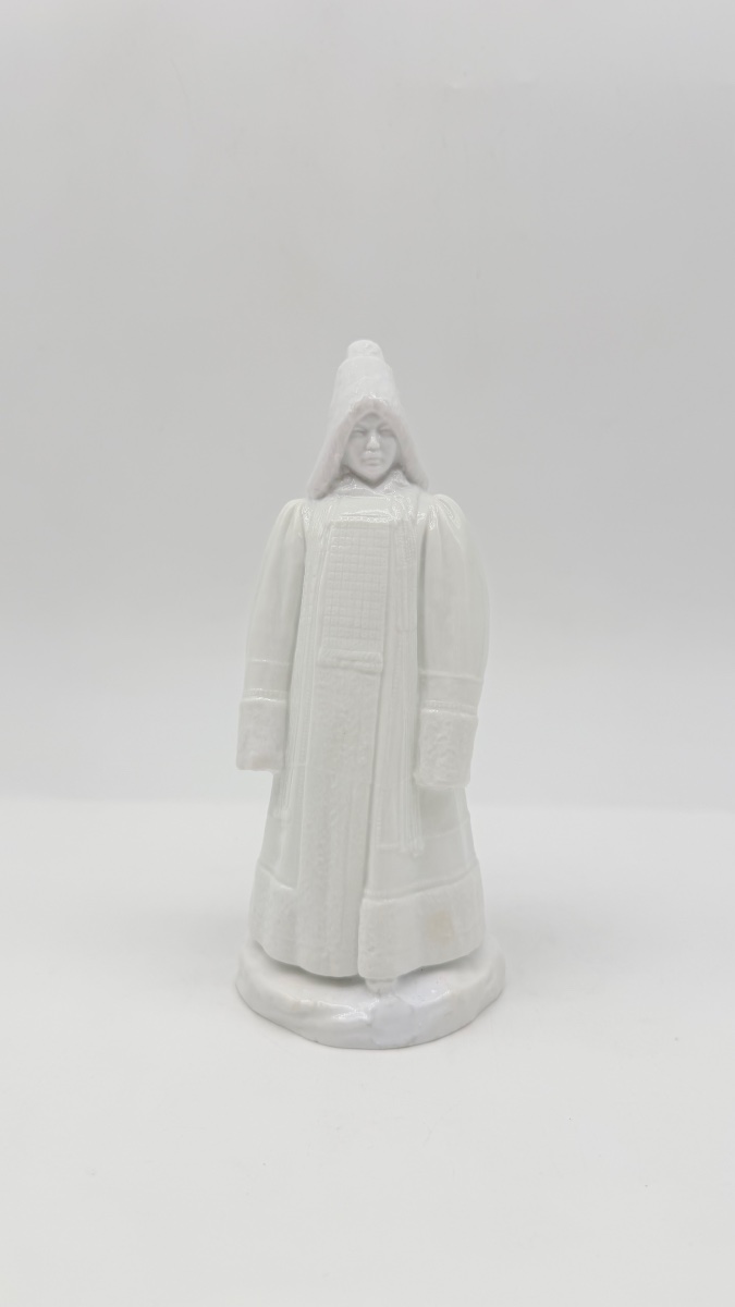 Figurina in porcellana russa raffigurante una donna Yakutia , Pavel Kamensky
