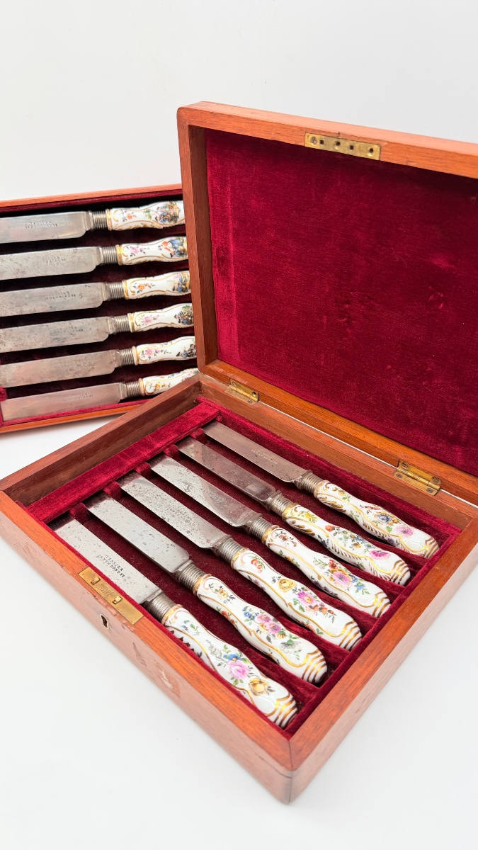 SET DI DODICI COLTELLI CON MANICO IN PORCELLANA TEDESCA DEL XVIII SECOLO, Meissen-photo-3
