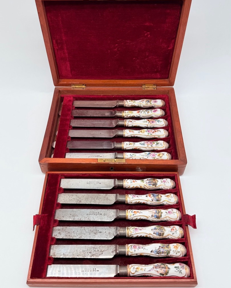 SET DI DODICI COLTELLI CON MANICO IN PORCELLANA TEDESCA DEL XVIII SECOLO, Meissen-photo-8