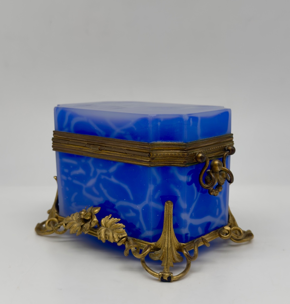 Cofanetto in opalina blu francese con montatura in bronzo dorato, XIX secolo-photo-4
