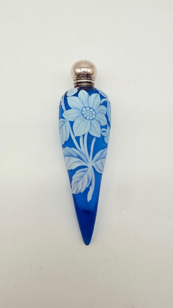 Flacone da profumo in vetro cammeo di Stourbridge, Thomas Webb