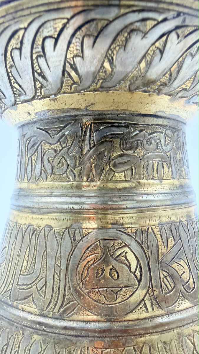 Portacandele islamico in stile mamelucco, in ottone con intarsi in argento. XIX secolo-photo-4