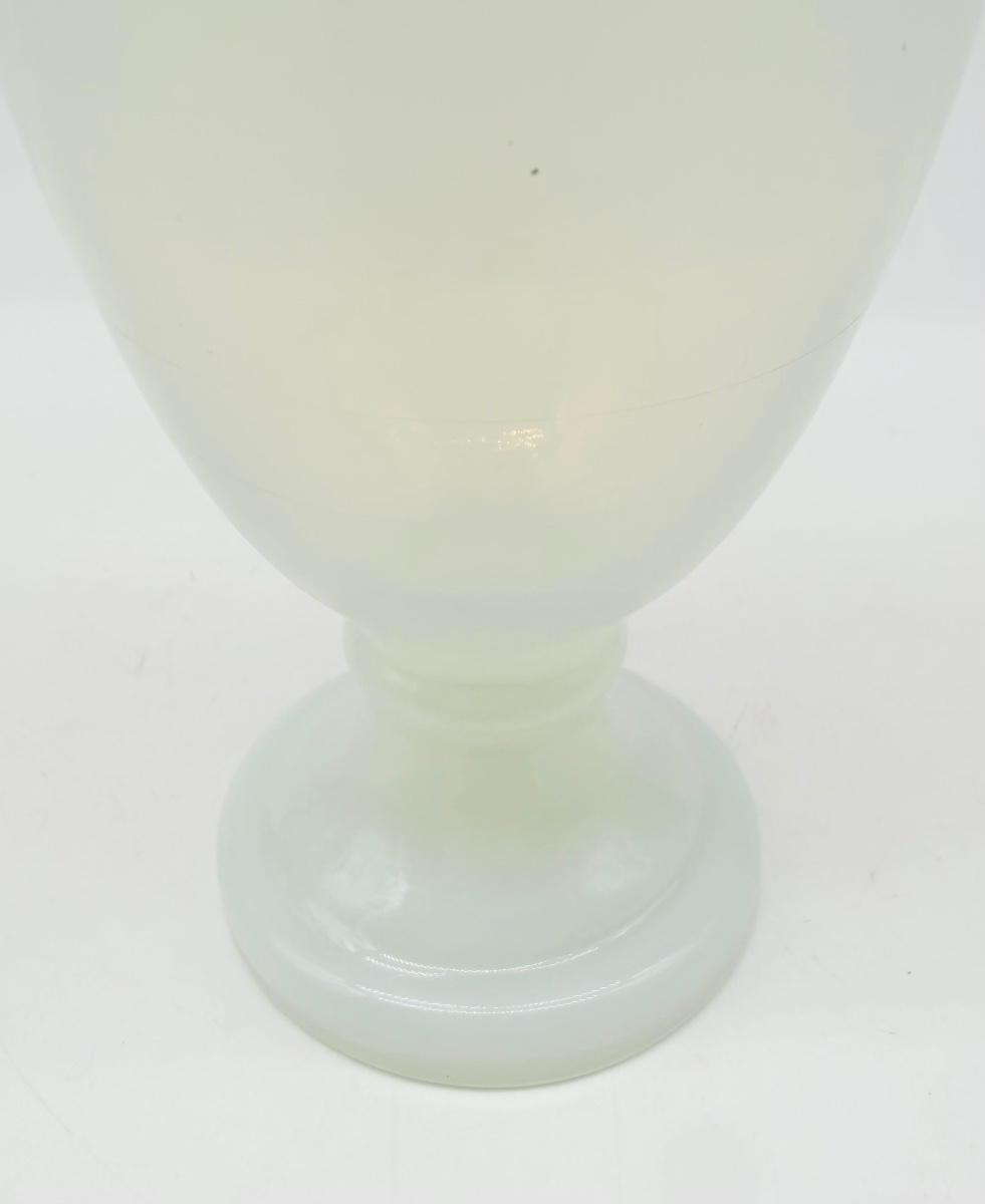Vaso in opalina a forma di bolla di sapone con montatura in bronzo, XIX secolo.-photo-4