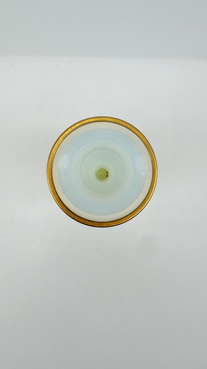 Vaso in opalina a forma di bolla di sapone con montatura in bronzo, XIX secolo.-photo-2