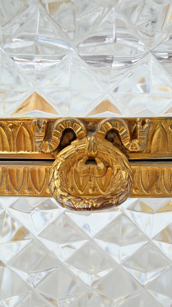 Antico cofanetto in cristallo intagliato di Baccarat, dotato di una chiusura a forma di fiocco-photo-7