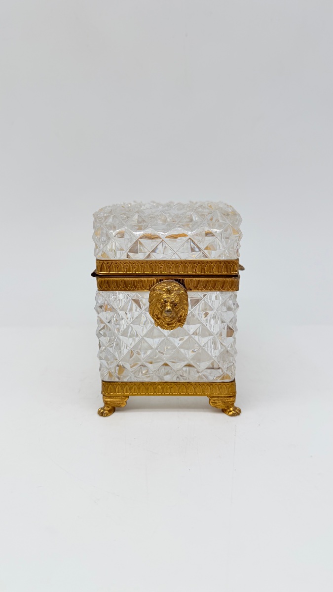 Antico cofanetto in cristallo intagliato di Baccarat, dotato di una chiusura a forma di fiocco-photo-8