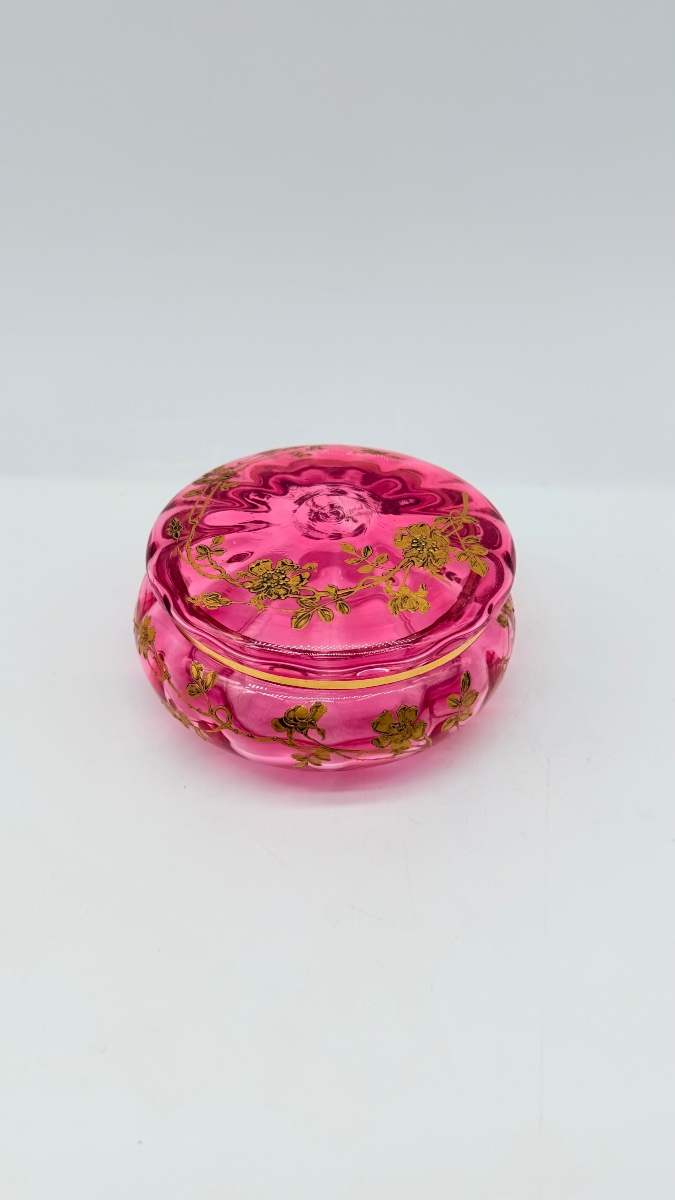 Scatola in cristallo di Baccarat con smalto dorato, XIX secolo