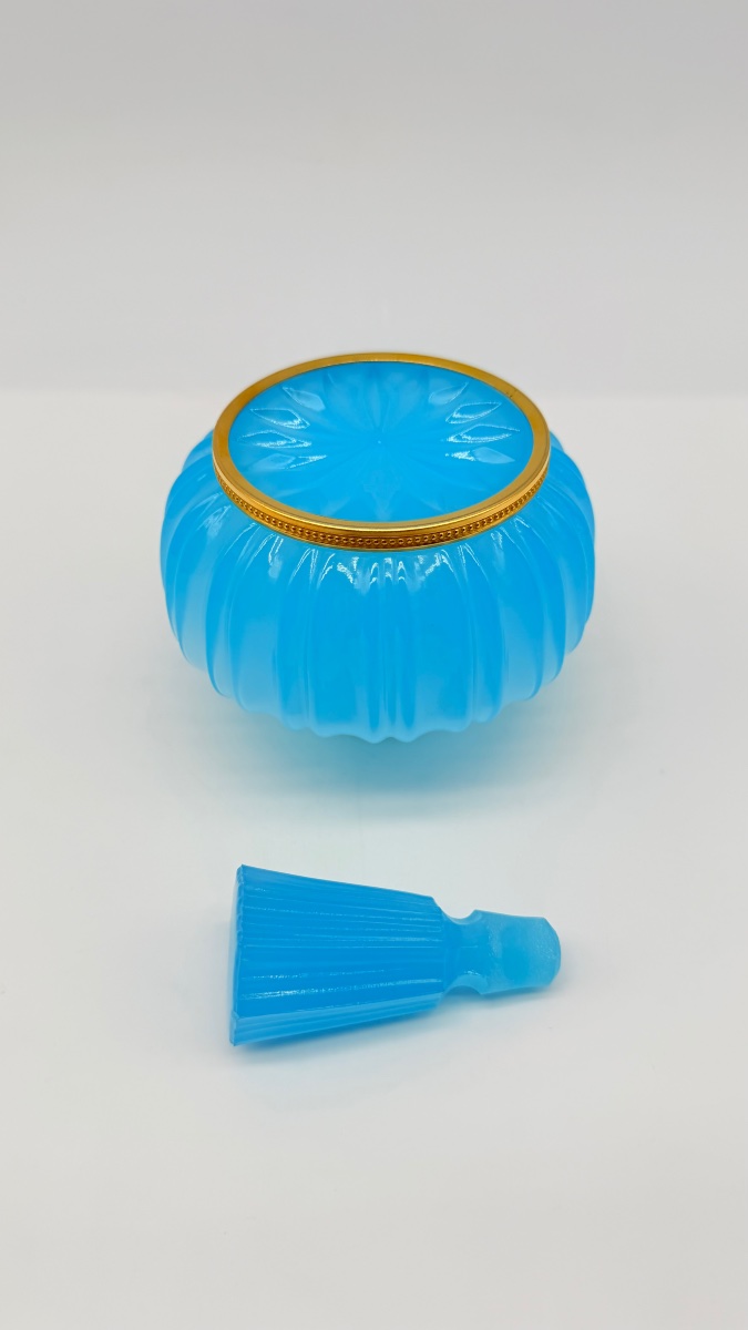 Flacone da profumo francese in vetro opalino blu-photo-2