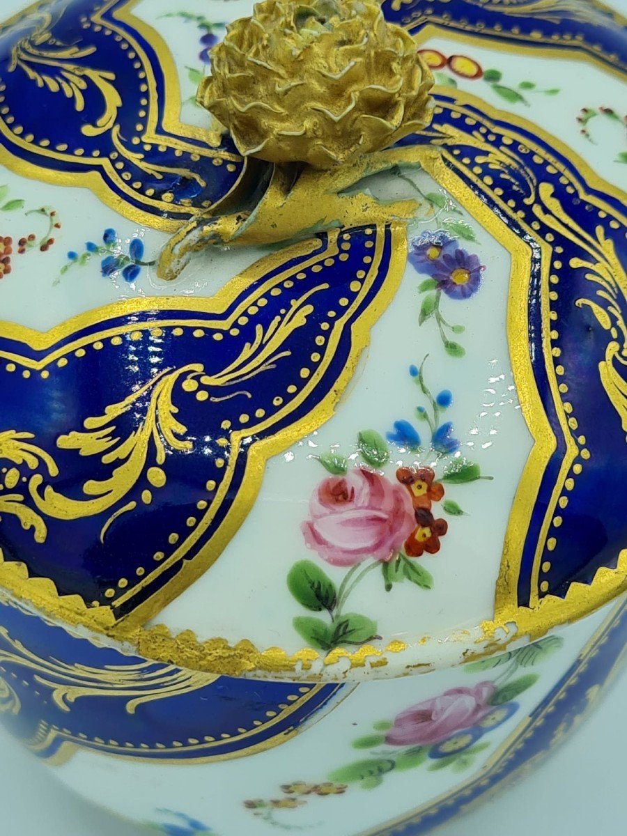 Vincennes (sèvres), Sucrier En Porcelaine Du XVIIIe Siècle-photo-1