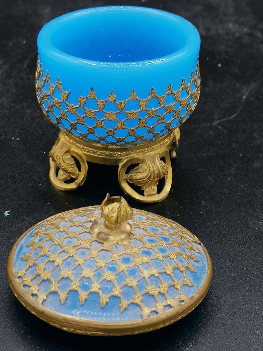Palays Royale Boite En Opaline Bleue Et Monture De Laiton Dore-photo-3