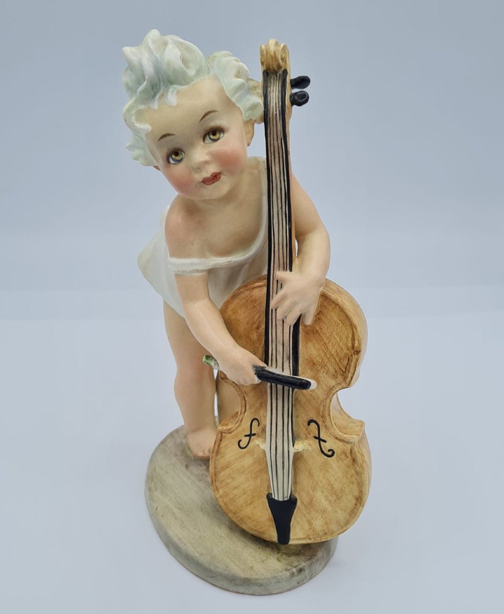 Arturo Pannunzio (1891-1953), Petite fille au violoncelle, figurine en céramique