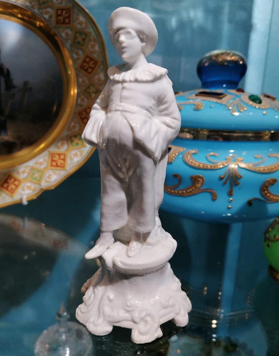 Capodimonte , Figurine en Biscuit Blanc représentant Tartaglia de la Commedia Dell'arte 