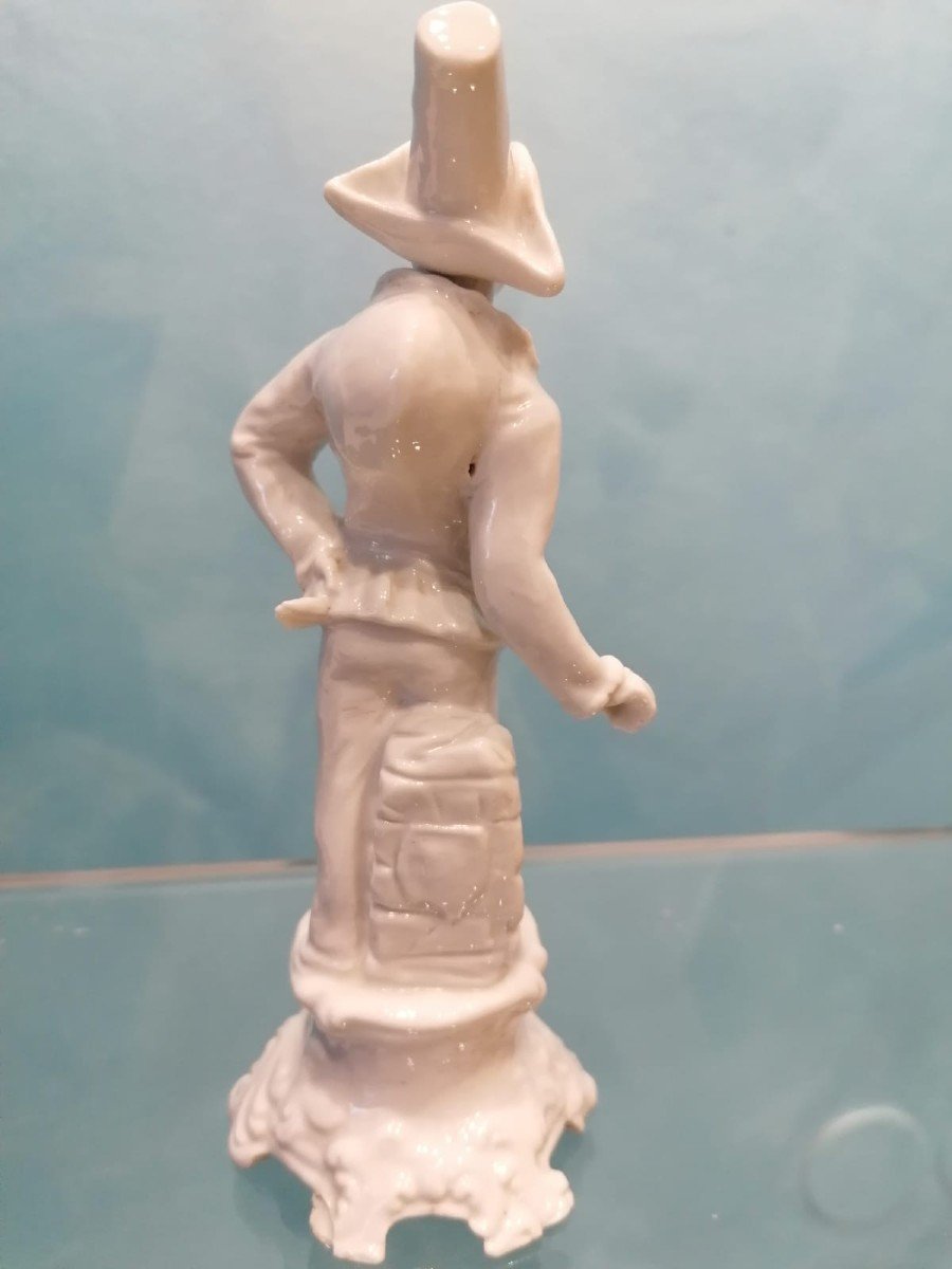 Capodimonte, figurine de Pulcinella de la Commedia dell'arte-photo-2