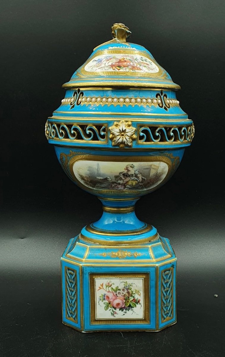 Pot-pourri Bleu Céleste En Porcelaine De Sèvres, Grand Ornement Réticulé, Peint