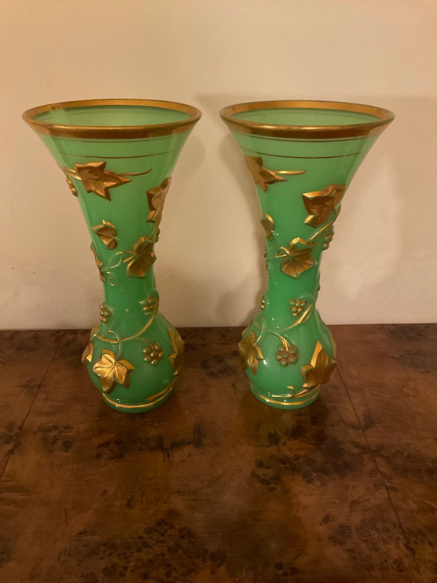 Paire De Vases Anciens En Verre Opalin Vert Baccarat à l'Or-photo-2