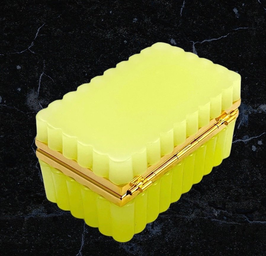 Coffret En Verre Jaune Opaline Ouraline  De France-photo-3