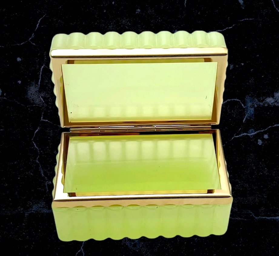 Coffret En Verre Jaune Opaline Ouraline  De France-photo-4