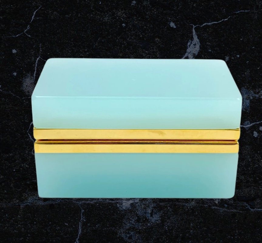 Boîte De Coffret Rectangulaire Antique En Verre Opaline Bleu Pâle De Murano Avec Dore