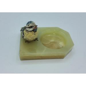 Uccellino in bronzo dipinto a freddo su posacenere in onice