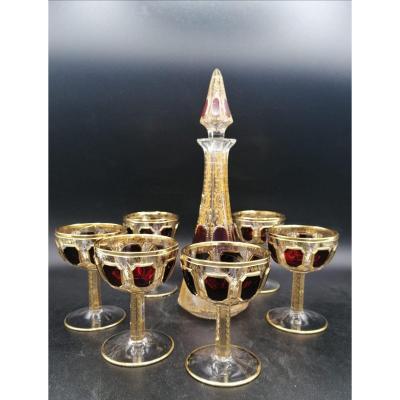Très rare service de verres de Bohême, qualité exclusive avec cabochon en relief de couleur rubis profond Flûte Recouvert d'Or 24 Carats, Lot De 6