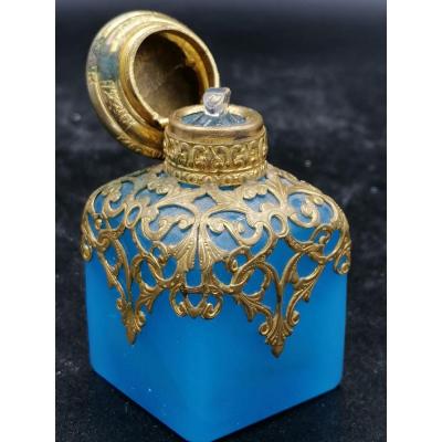  Ancien Flacon De Parfum En Verre Opaline Bleu Palais Royal Avec Une Miniature De Paris 