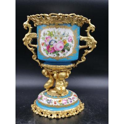 Exceptionelle Coupe En Porcelaine Sevres Peinte En Polychromie Et Bronze Dorè Au Mercure