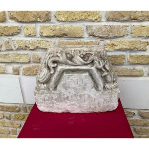 17th Century Cut Stone Keystone