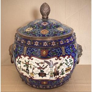 Covered Pot, China, 18th Century 