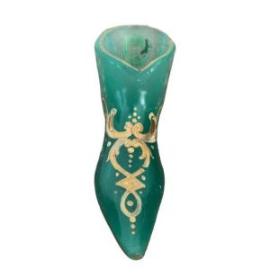 Small Shoe In Opaline Enameled In White, 19th Century.