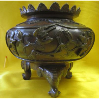 Vase Bronze Tripod Imperial Japan Meiji 19th