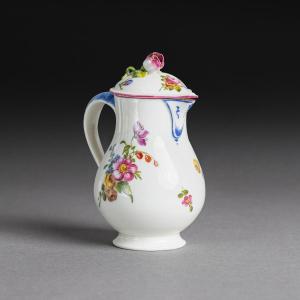 Mennecy, Circa 1750 - Small Covered Milk Jug In Soft Porcelain