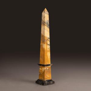 Modern Italian Work - Large Obelisk In Portor And Siena Marble