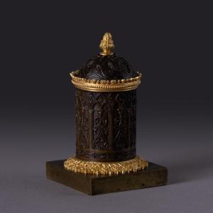 Paris, Circa 1830 - Small Troubadour-style Covered Box, Neo-gothic Style - Patinated And Gilded