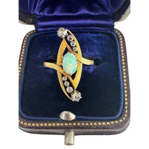 Art Nouveau: Ring Decorated With An Opal And Diamonds 