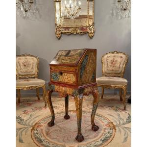 Small Venetian Secretary Desk In Lacquered Wood 18th Century