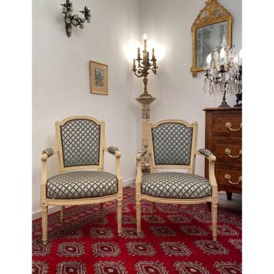 Paire de Fauteuils Cabriolets d'Epoque Louis XVI Vers 1770