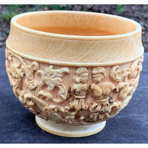 17th Century Large Monoxyl Ivory Carved Cup Louis XIII Period