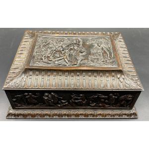 Box In Patinated Repoussé Brass Medal Late 19th Century