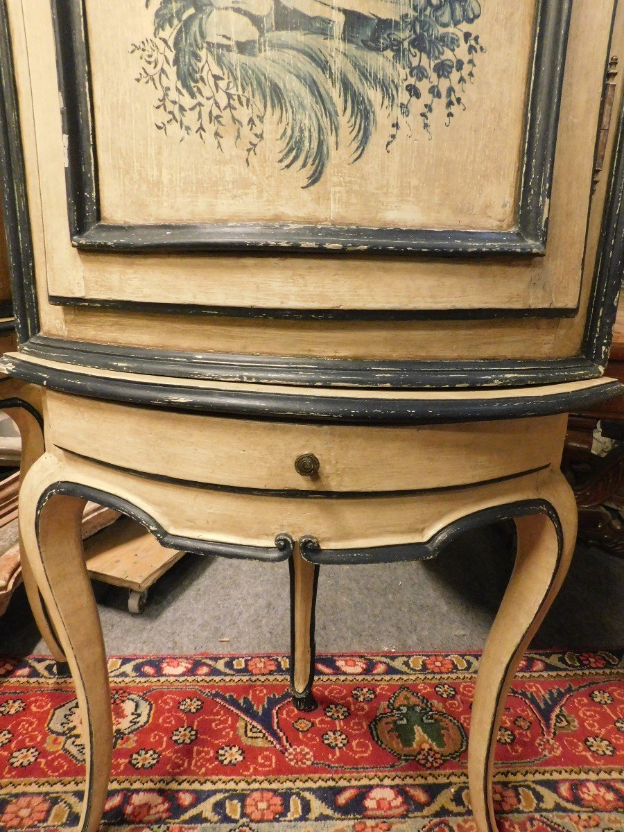 Antica coppia di angoliere in legno laccato con cineserie, epoca '700, provenienti da Italia-photo-1