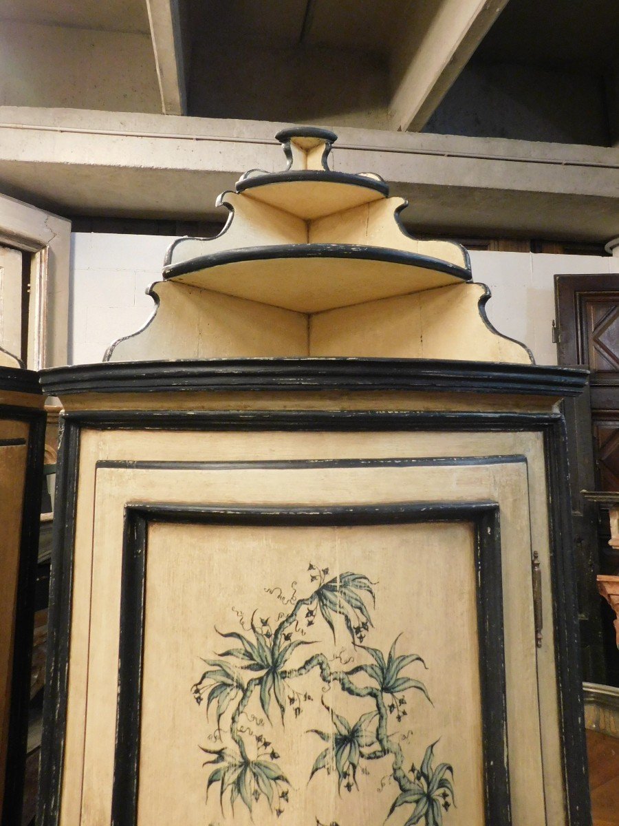 Antica coppia di angoliere in legno laccato con cineserie, epoca '700, provenienti da Italia-photo-4