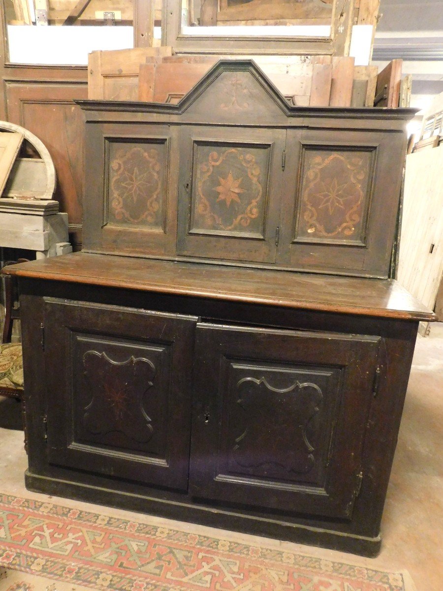 Antica credenza in noce con intarsi, con cassettiera e placard, epoca '700 italia