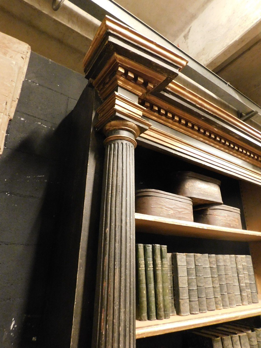 Antica libreria in legno laccato nero e oro, con colonne scolpite, epoca tardo '700 Italia-photo-2