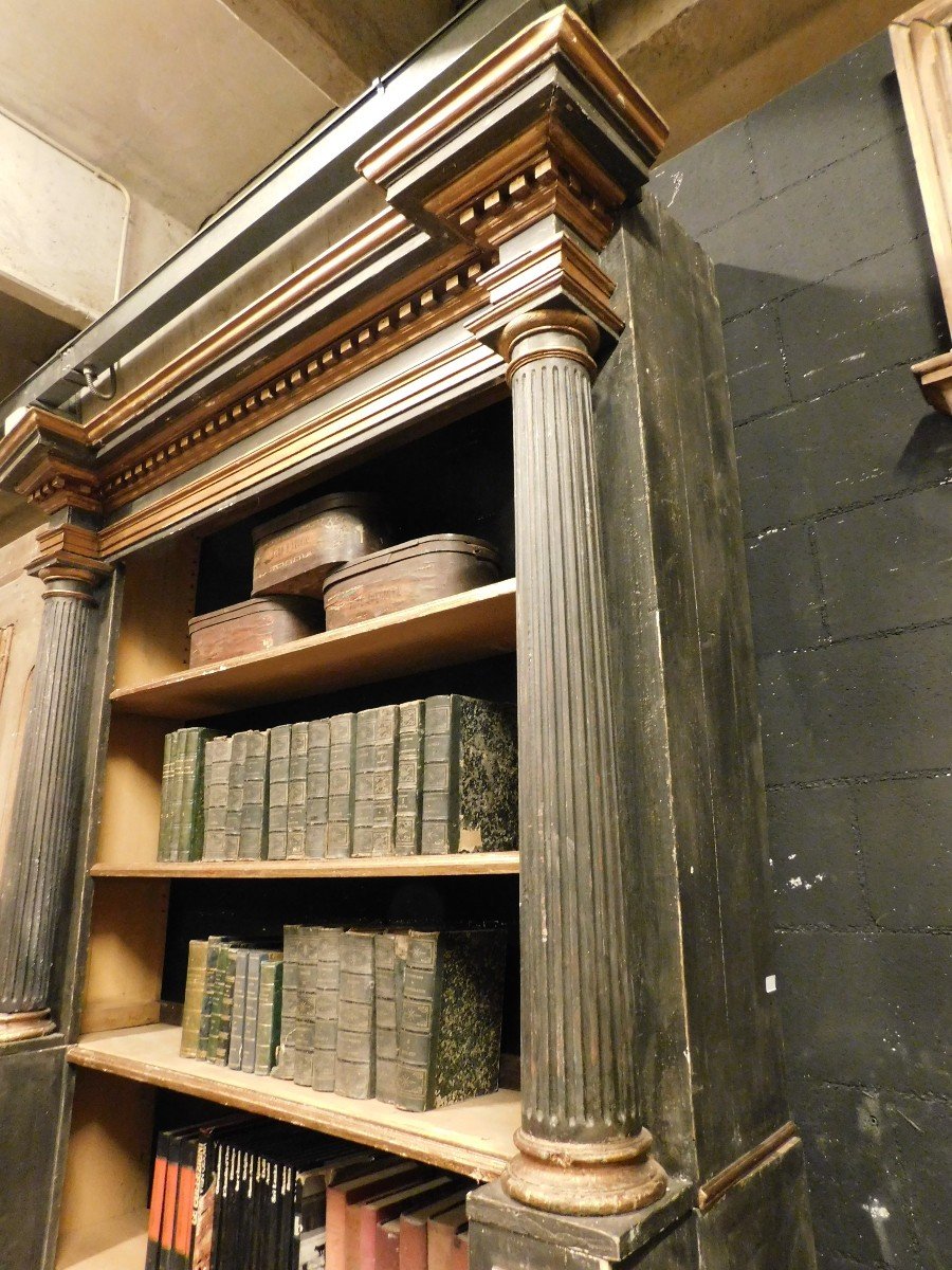 Antica libreria in legno laccato nero e oro, con colonne scolpite, epoca tardo '700 Italia-photo-4