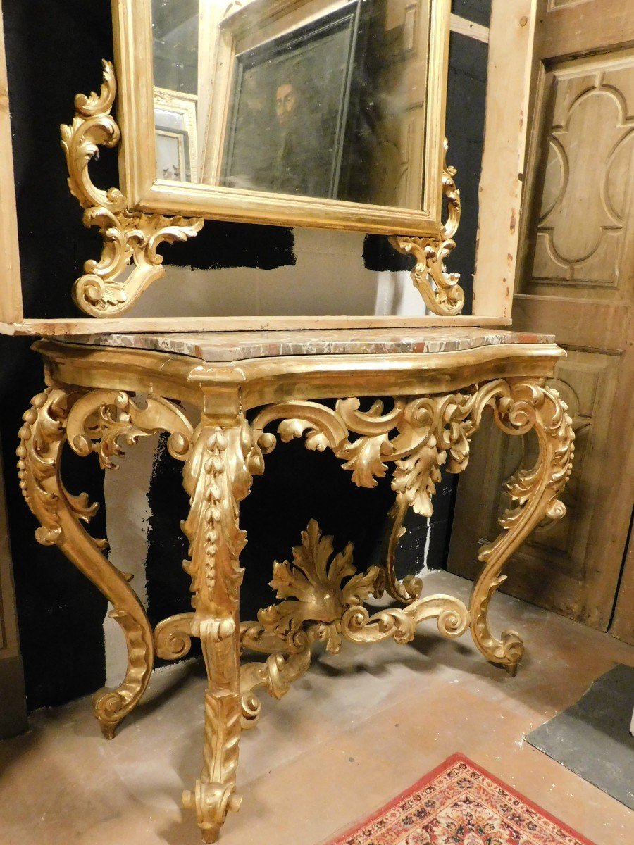 Consolle con specchiera in legno dorato e scolpito a decori floreali, piano in marmo rosso, napoli-photo-1