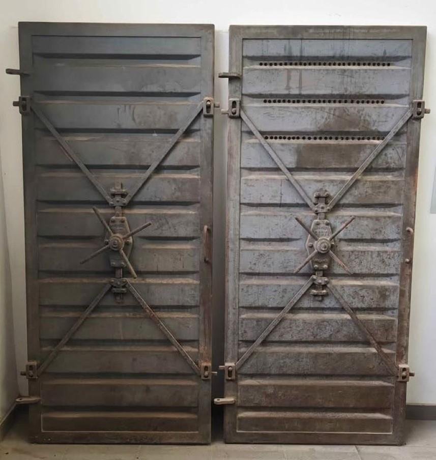 N. 2 porte blindate in ferro, marchiate “Brevetti S.I.S.T.I. – Milano”, epoca '900