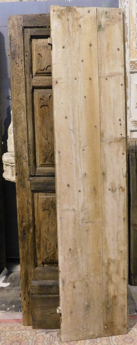 Porta a due battenti in legno di pioppo e castagno, epoca '700-photo-3